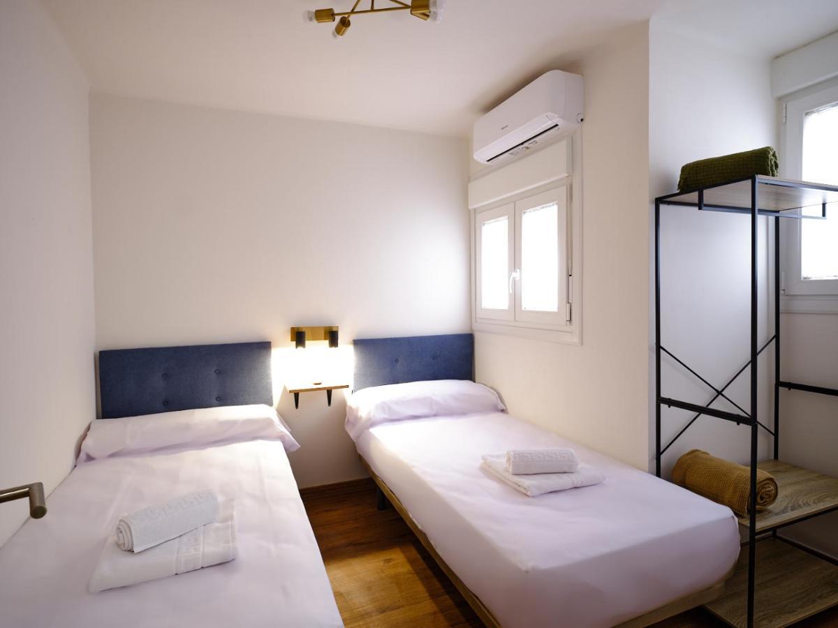 Leo Home- Bright & Centric 3 Bedrooms Apartment With Private Parking Included マラガ エクステリア 写真