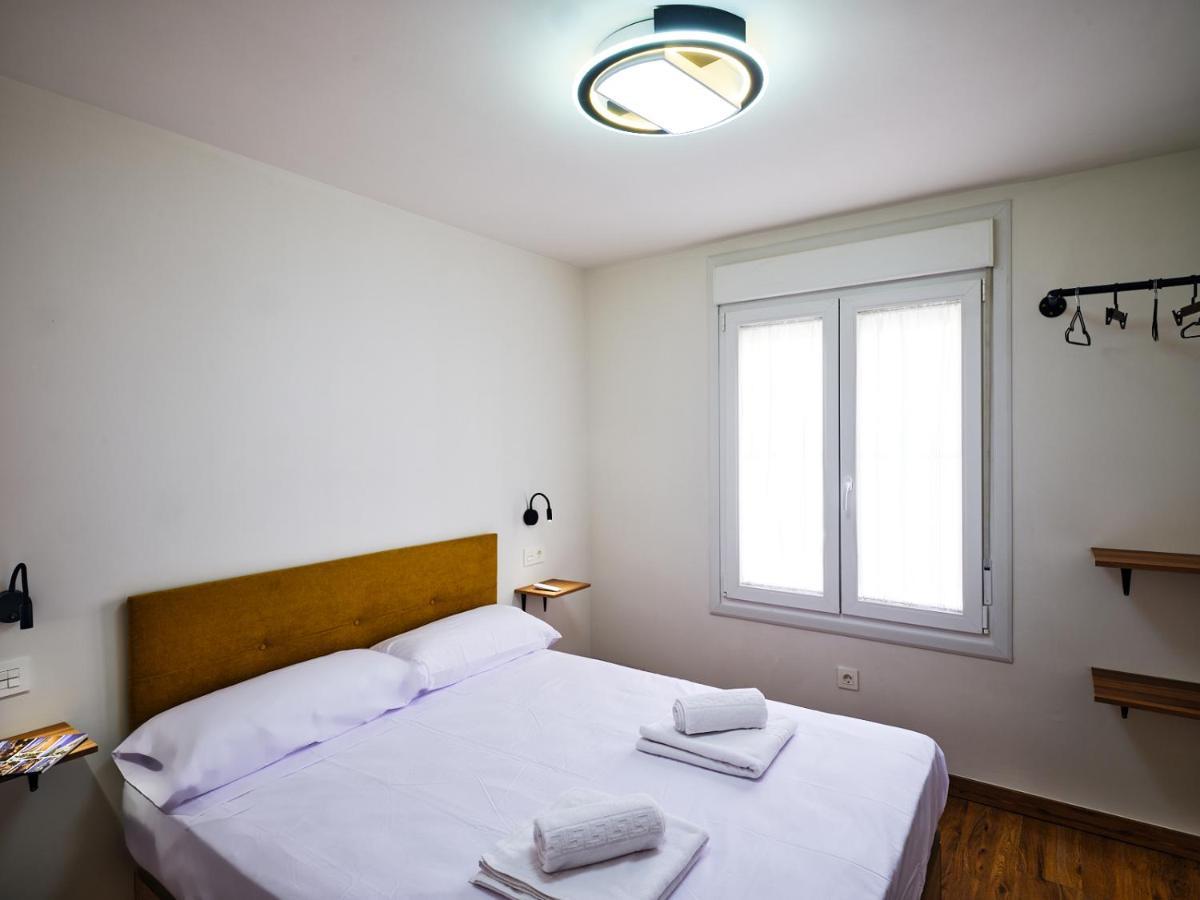 Leo Home- Bright & Centric 3 Bedrooms Apartment With Private Parking Included マラガ エクステリア 写真