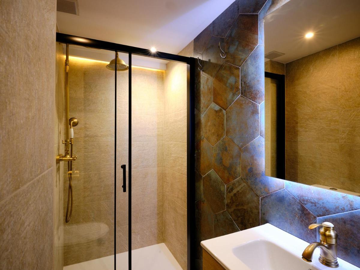 Leo Home- Bright & Centric 3 Bedrooms Apartment With Private Parking Included マラガ エクステリア 写真