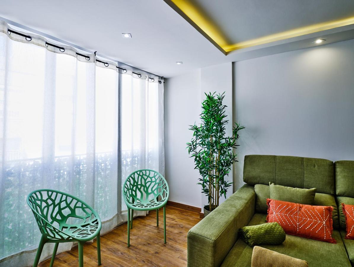 Leo Home- Bright & Centric 3 Bedrooms Apartment With Private Parking Included マラガ エクステリア 写真