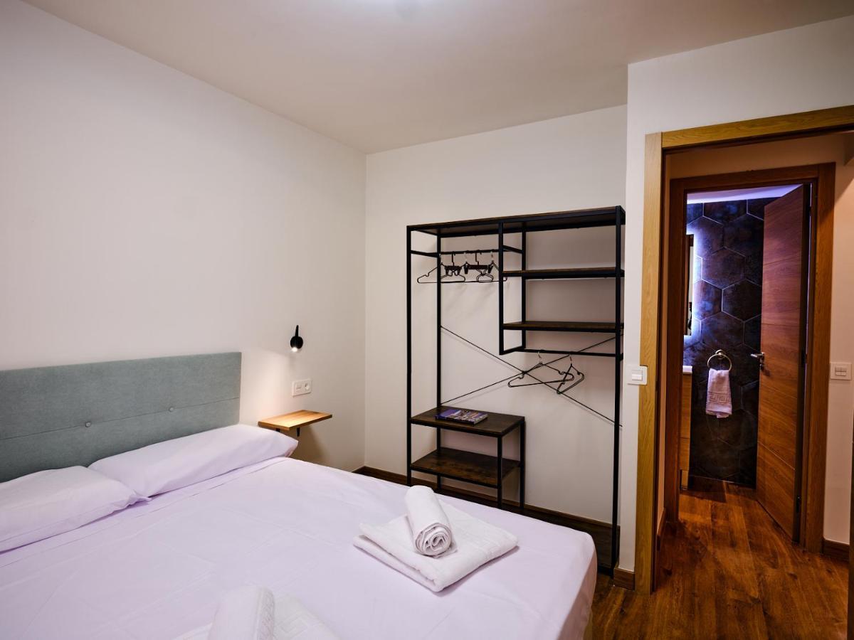 Leo Home- Bright & Centric 3 Bedrooms Apartment With Private Parking Included マラガ エクステリア 写真