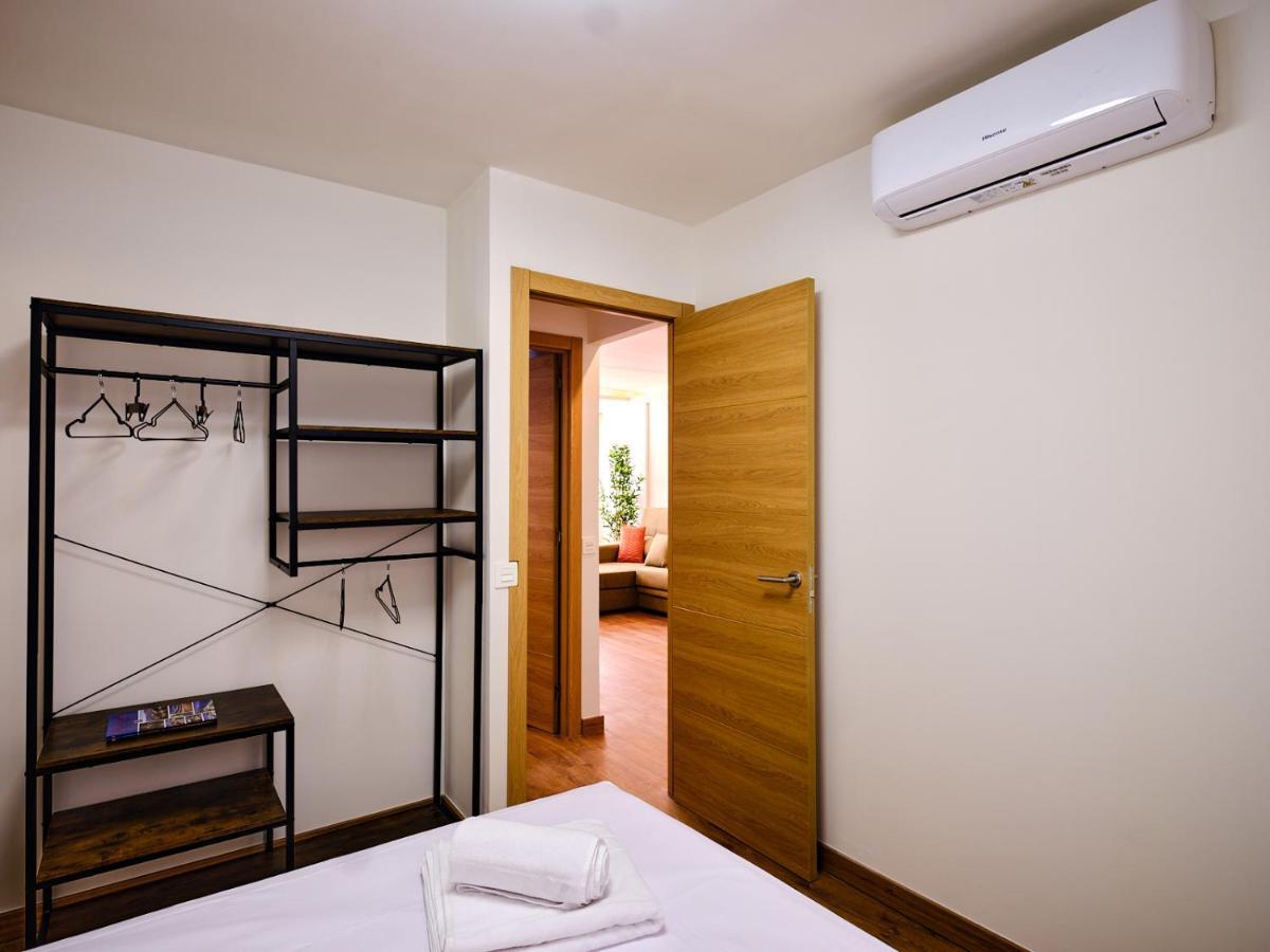 Leo Home- Bright & Centric 3 Bedrooms Apartment With Private Parking Included マラガ エクステリア 写真