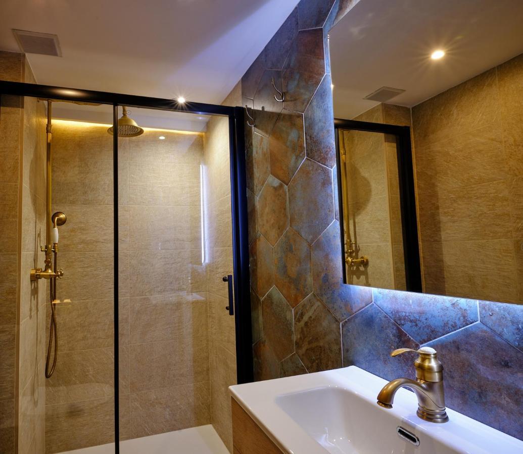 Leo Home- Bright & Centric 3 Bedrooms Apartment With Private Parking Included マラガ エクステリア 写真