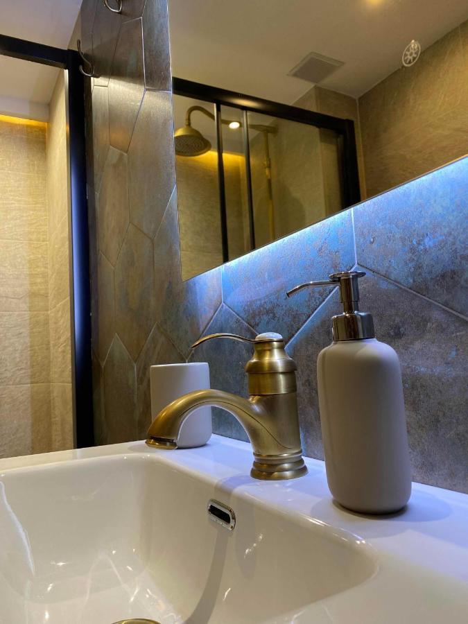 Leo Home- Bright & Centric 3 Bedrooms Apartment With Private Parking Included マラガ エクステリア 写真
